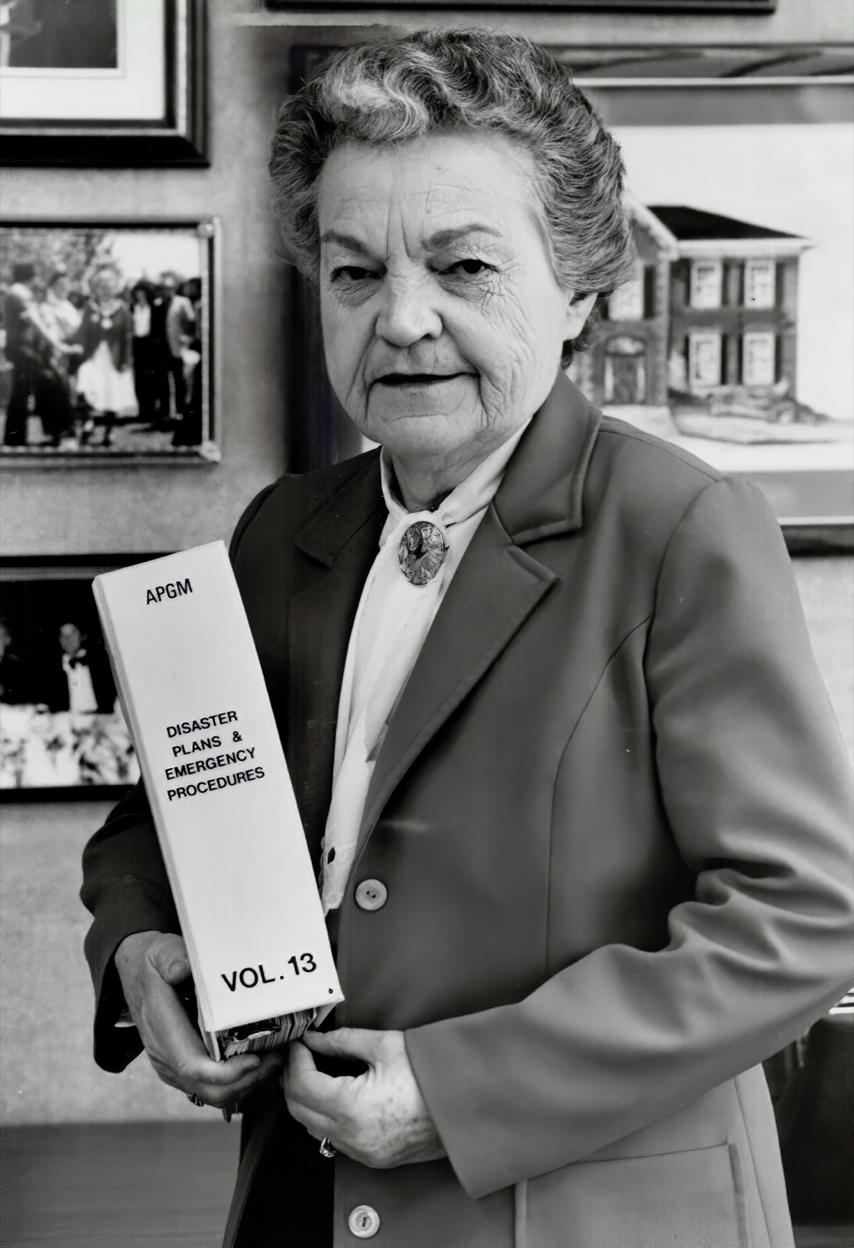 Hazel McCallion holding up a newspaper, in black and white.